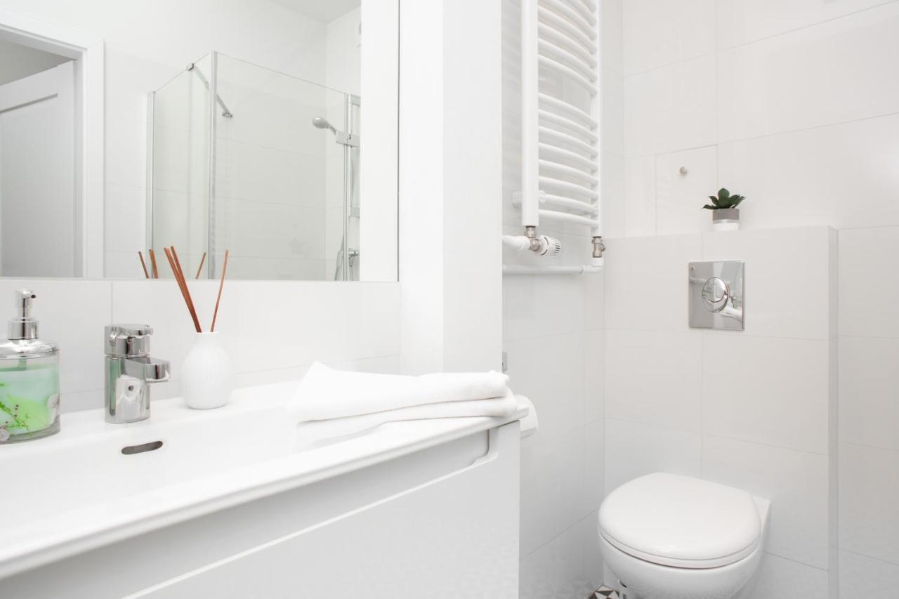 Family City Center Apartment By Renters Prestige Warszawa Eksteriør billede